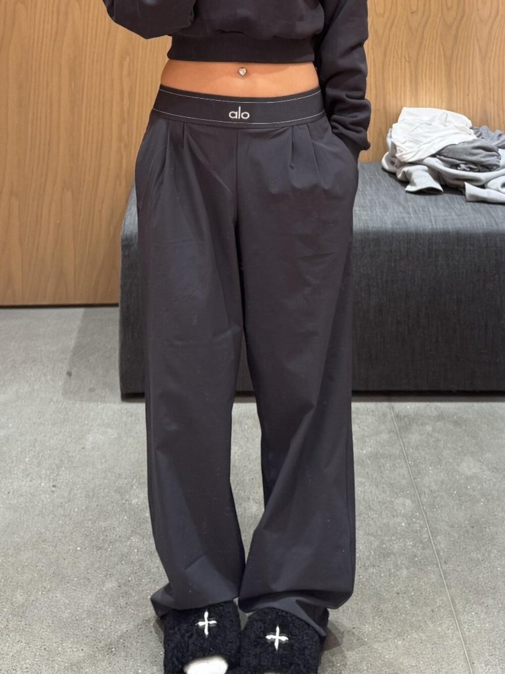 ALO Yoga Brand New✨Suit Up Trouser Dark Gray Regular 30" Inseam - Picture 7 of 7